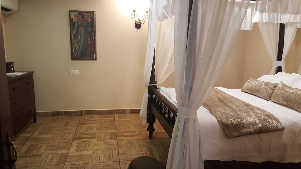Casa Menezes - A Heritage Goan Homestay Бамболим Номер фото