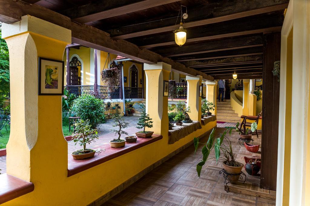 Casa Menezes - A Heritage Goan Homestay Бамболим Экстерьер фото
