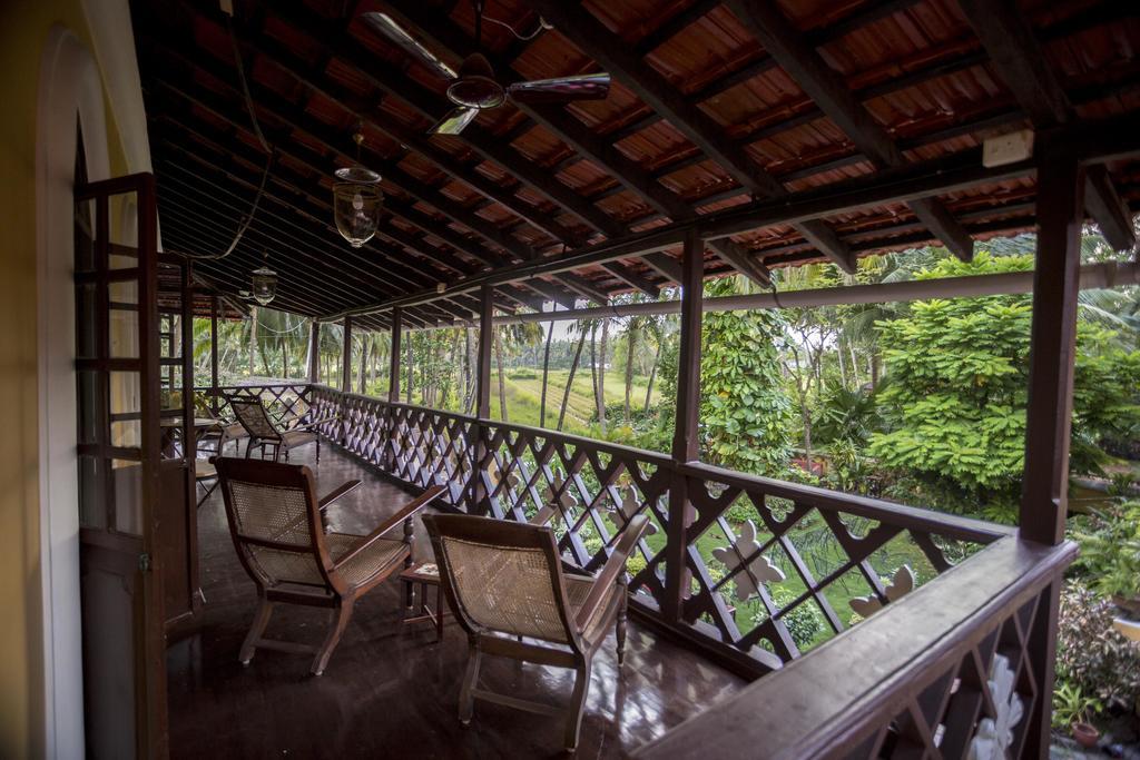 Casa Menezes - A Heritage Goan Homestay Бамболим Номер фото