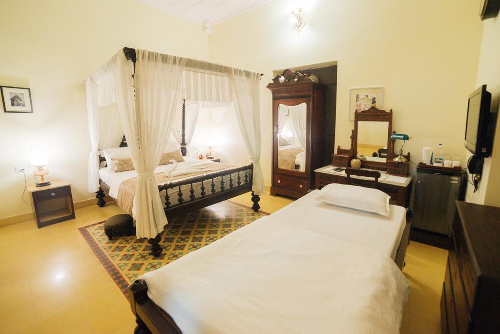 Casa Menezes - A Heritage Goan Homestay Бамболим Экстерьер фото