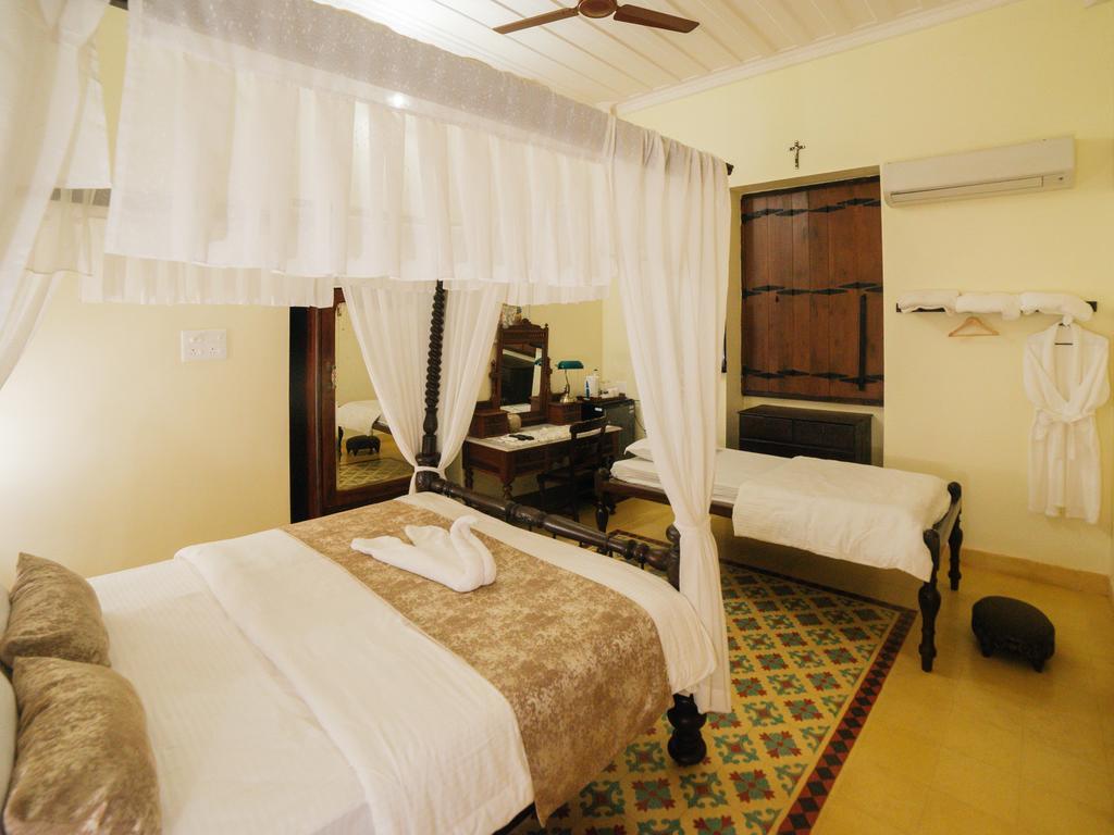 Casa Menezes - A Heritage Goan Homestay Бамболим Экстерьер фото