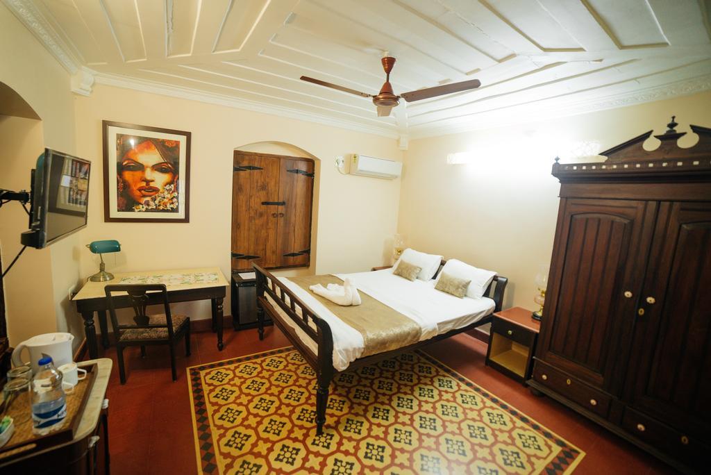 Casa Menezes - A Heritage Goan Homestay Бамболим Экстерьер фото