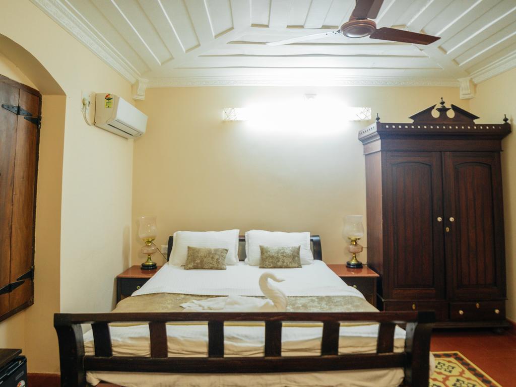 Casa Menezes - A Heritage Goan Homestay Бамболим Экстерьер фото