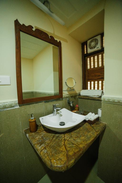Casa Menezes - A Heritage Goan Homestay Бамболим Экстерьер фото