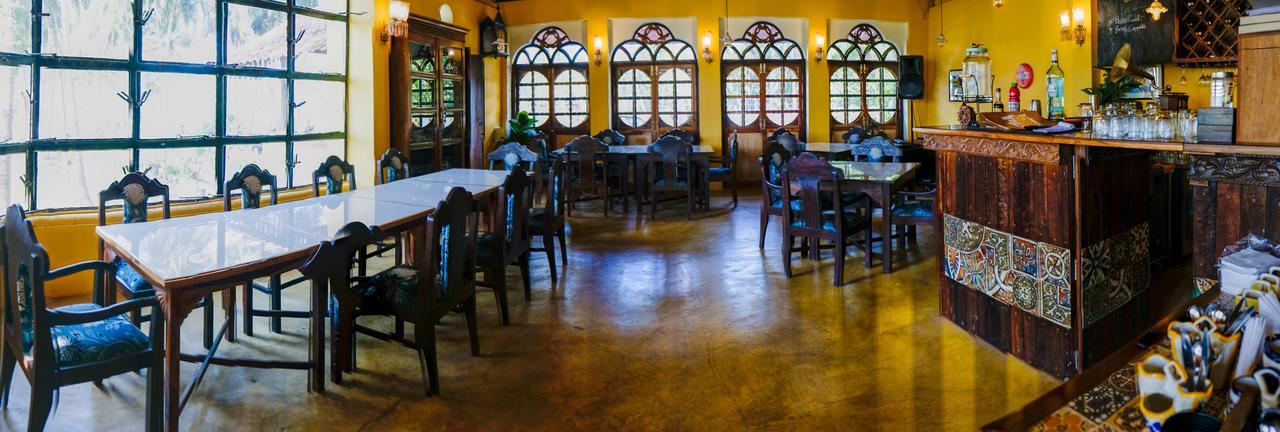 Casa Menezes - A Heritage Goan Homestay Бамболим Экстерьер фото